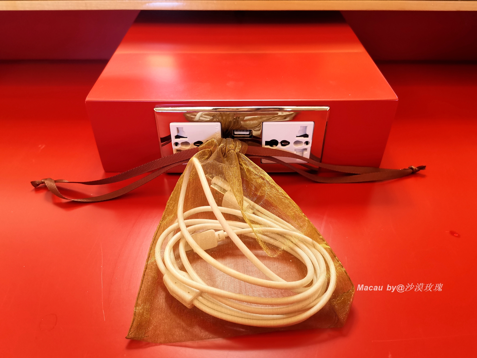 澳门葡京酒店豪华客房一晚多少钱,澳门的美高梅酒店住一晚要多少钱