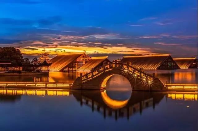 疯狂刷屏！夜晚24:00的上海街头，藏着另一幅面孔…