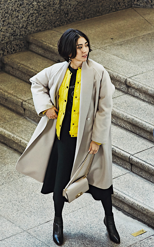 黑色棉服显瘦不臃肿上班,这样穿棉服才时髦