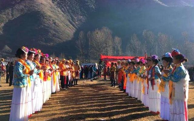 特殊民族的繁衍方式是什么,最奇葩的民族繁衍方式