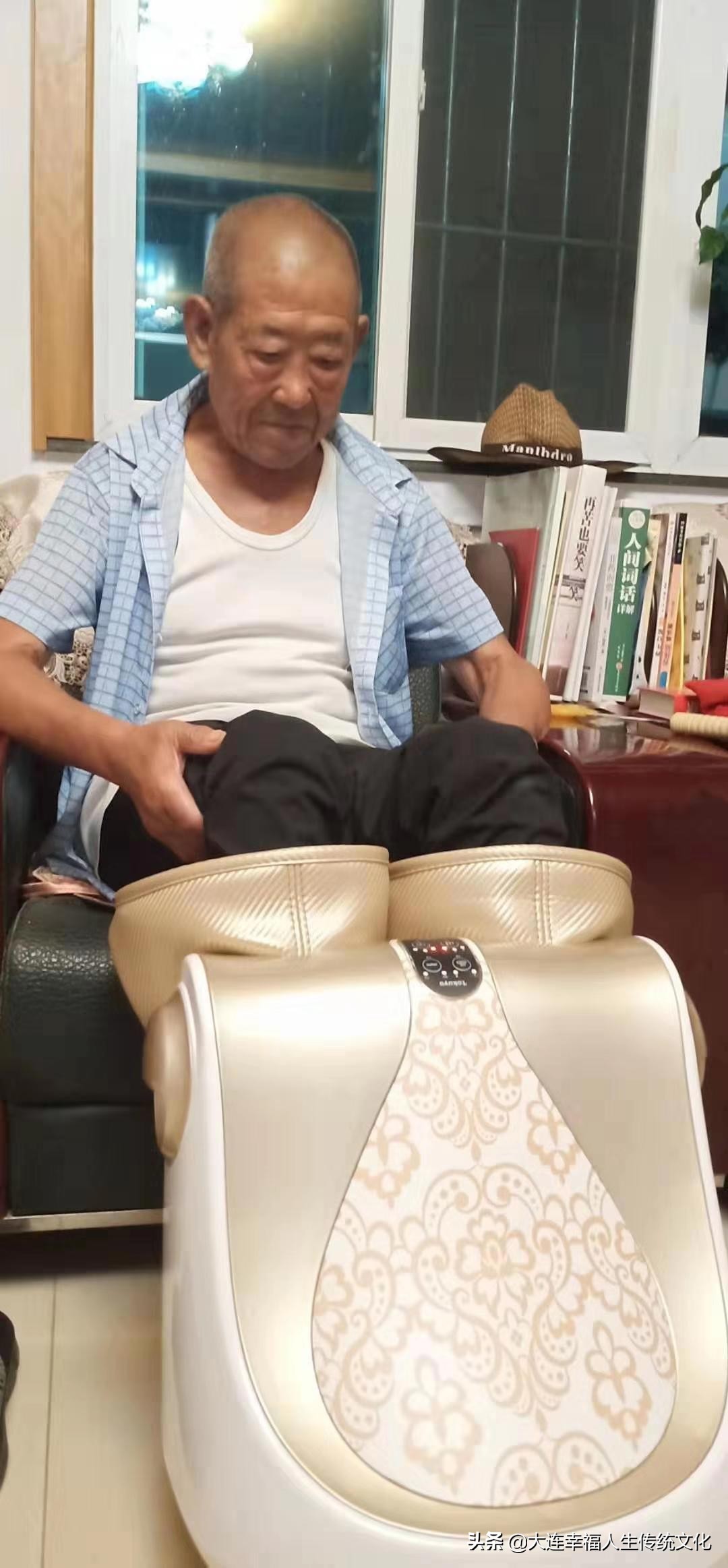 我老爸的脚背肿了是什么病因,老爸的脚又开始肿了