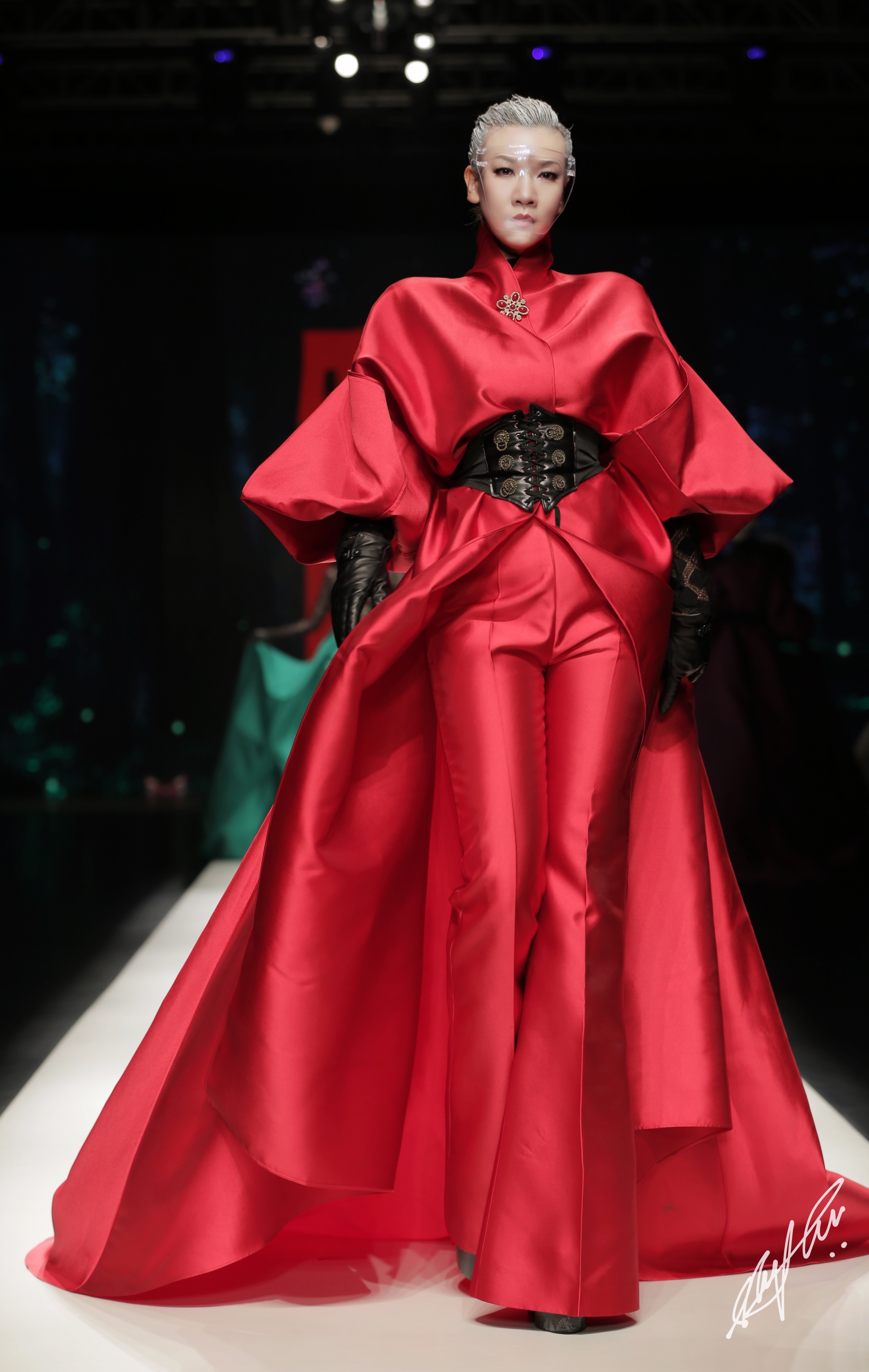 胡社光时尚娘子军五周年show,胡社光时尚娘子军亮相视频