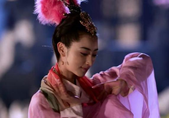 从灰姑娘逆袭成倾世皇妃的张丽华,貌若天仙却背上红颜祸水的骂名