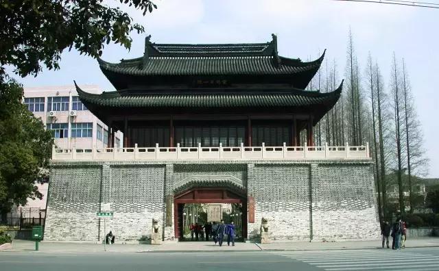 揭秘那些站在上海学霸界巅峰的高中！以后就让孩子上这些学校！