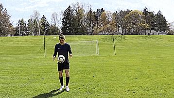 足球训练如何提高踢球发力,足球训练怎样练好两脚出球