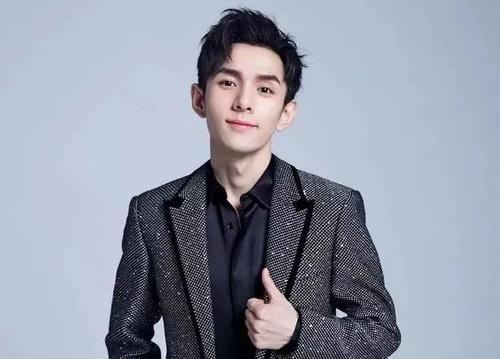 李佳琦停播一周做手术，躺病床上晒吊水照：不害怕是假的