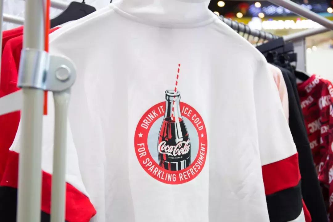 安踏快闪店北京,安踏快闪店大学校园