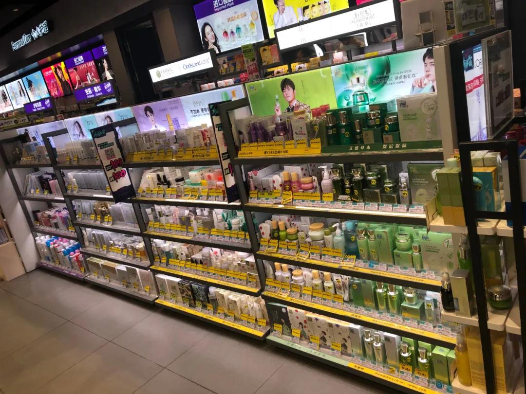 同样是嘴碎，屈臣氏导购为什么会输给李佳琦？