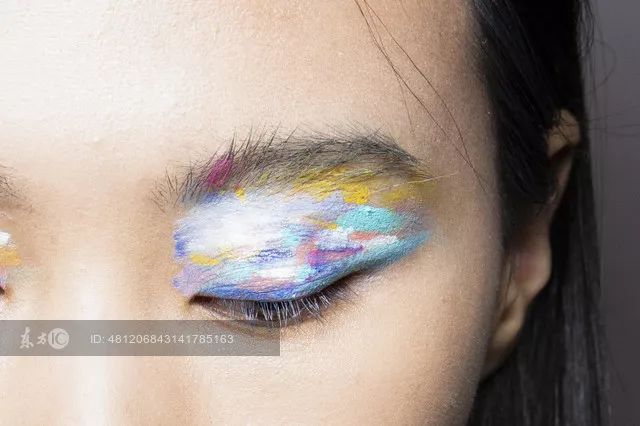 EIGSHOW丨鞠婧祎、李艺彤的仙女春夏妆容能让你美出新高度!