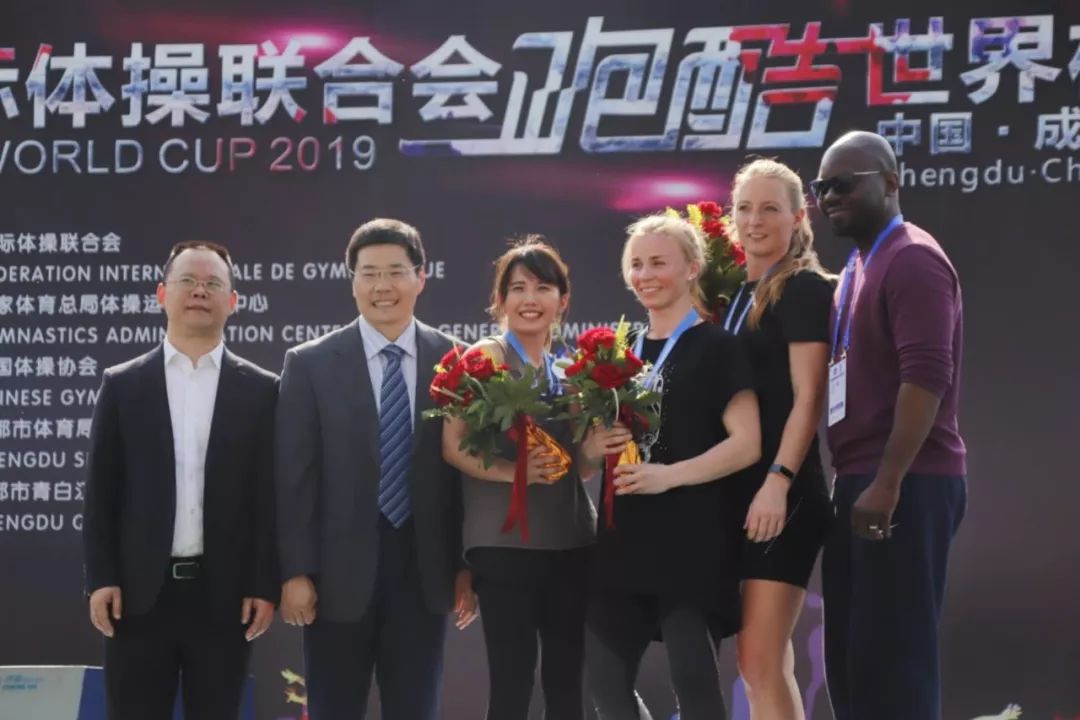 跑酷比赛高手视频,跑酷高手齐聚重庆