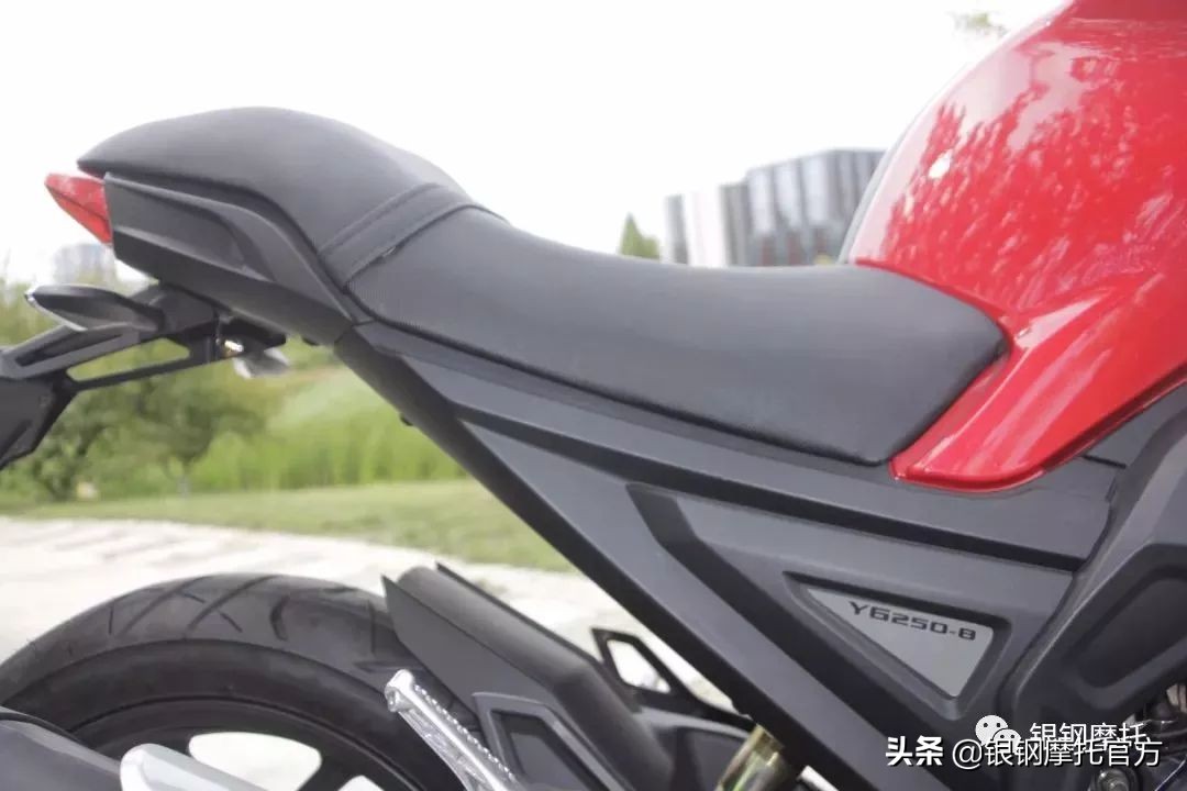 银钢大怪兽和小怪兽哪个好看,银钢小怪兽和大怪兽有什么区别吗