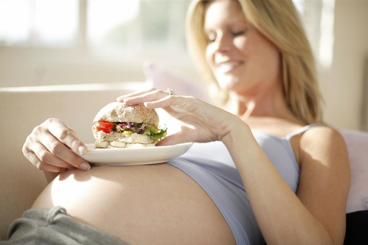 孕晚期羊水少很焦虑怎么办,孕晚期羊水多怎么办不入盆