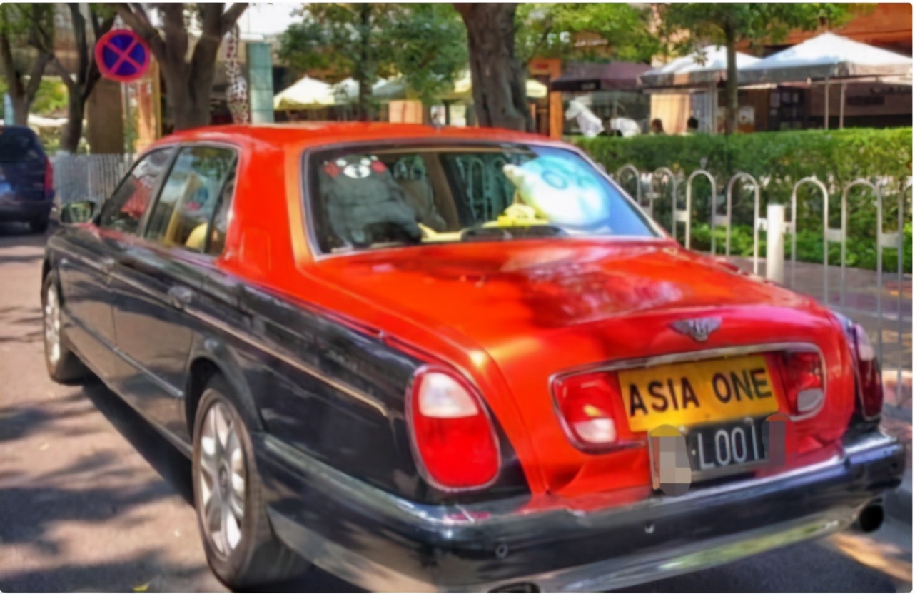 双色宾利汽车白色,双色宾利飞驰2020