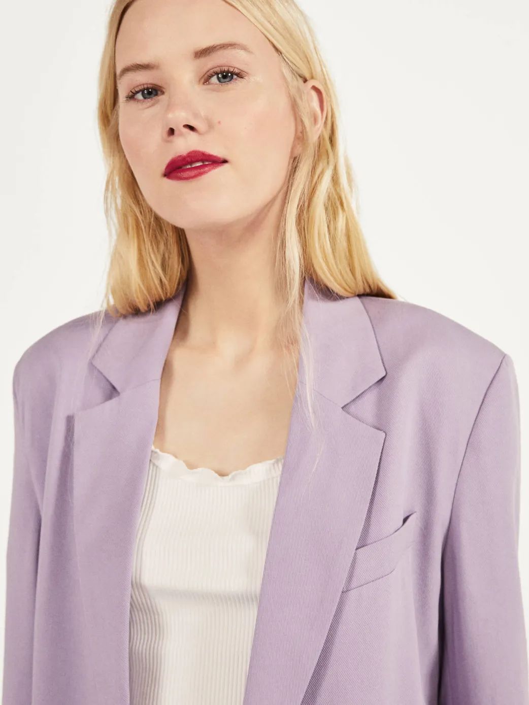 春夏就该选温柔挂！这个颜色的单品你衣柜里有吗？