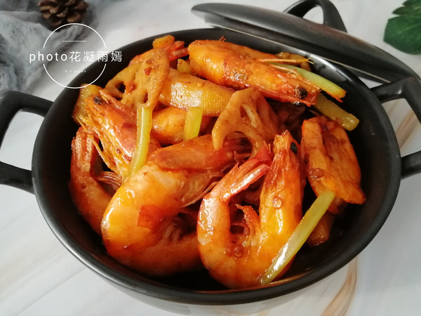 白灼活虾要怎么处理才好吃,活虾直接冻还是处理了再冻