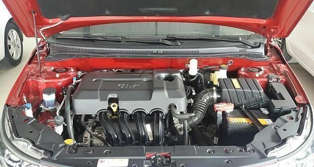 汽车发动机舱脏东西,汽车发动机舱为什么容易脏