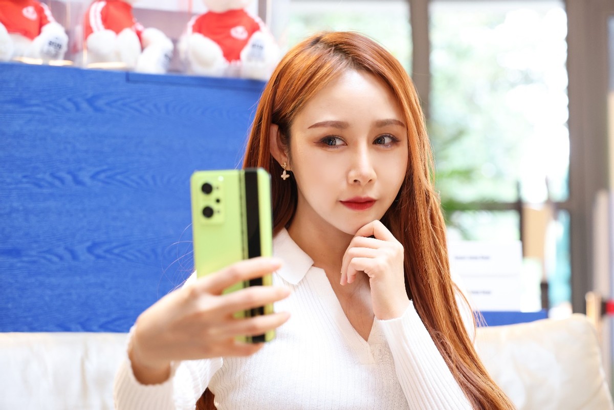 realmegt2对比iqooneo5s,realme真我gtneo2上手体验