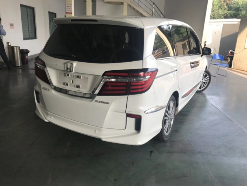 车商拿下15年奔驰c200l,车商抢着收的二手电车