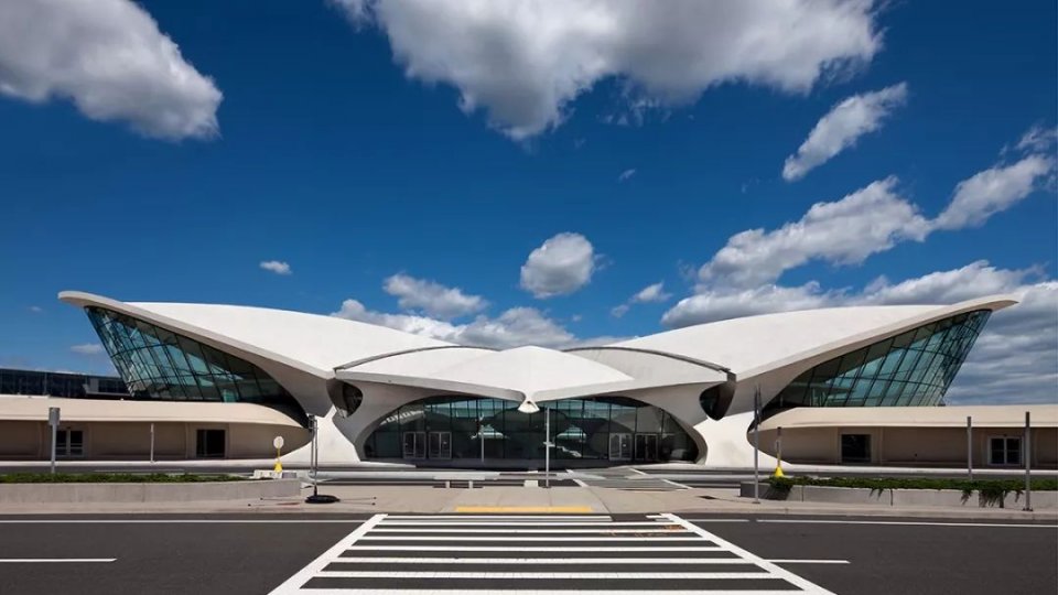 lv奢侈品值得入手吗 (lv的奢侈品值得买吗)