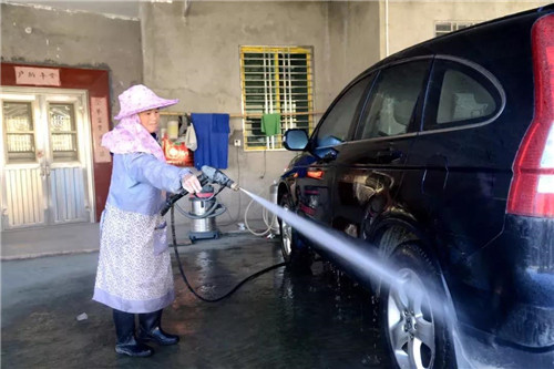 深晚关注｜这个贫困村居然开起洗车店？还建四合院、加工厂？原来是……