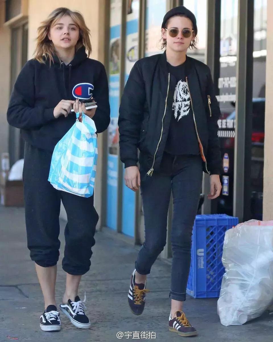 科洛莫瑞兹姐妹,科洛莫瑞兹和奥妹