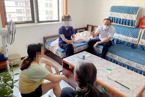 楼上漏水无法调解起诉又不划算,楼上漏水楼下受损法官调解止纠纷