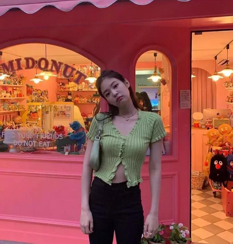 刘雯蕾丝服装,刘雯jennie