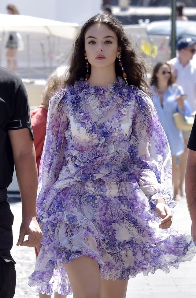 意大利女神息影10年，16岁女儿继承妩媚风情，被妈妈当成最大投资