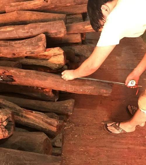 快速鉴别小叶紫檀的真假只需2招,淘宝那么便宜的小叶紫檀是假货吗