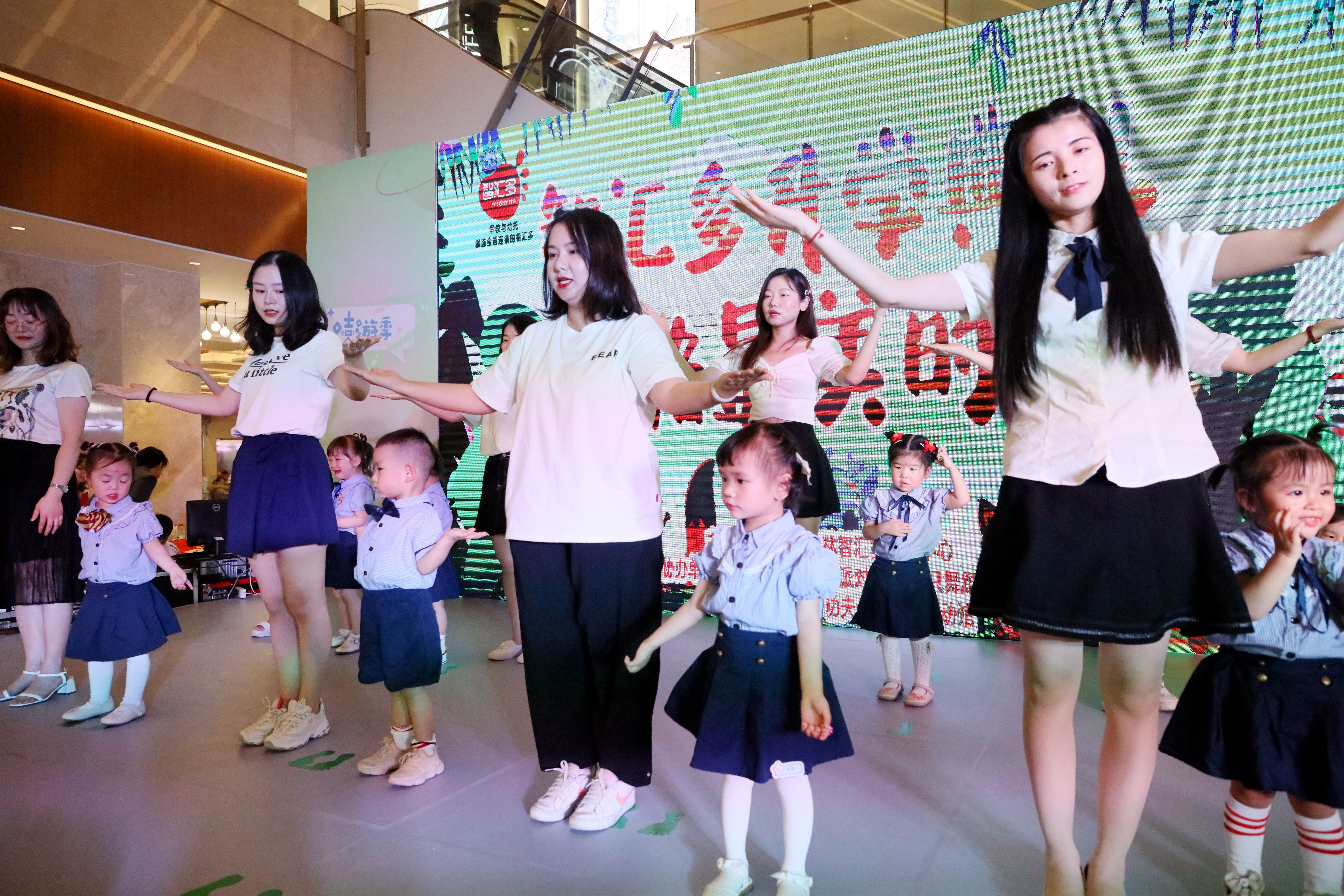 安徽芜湖:定格最美的时光!“智汇有你,多姿多彩”升学典礼举办