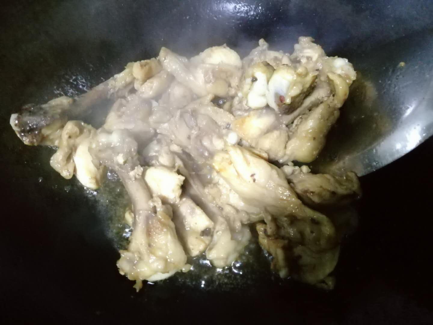 怎么做炸鸡腿不费油大鸡腿,如何炸鸡腿才能使鸡腿好吃