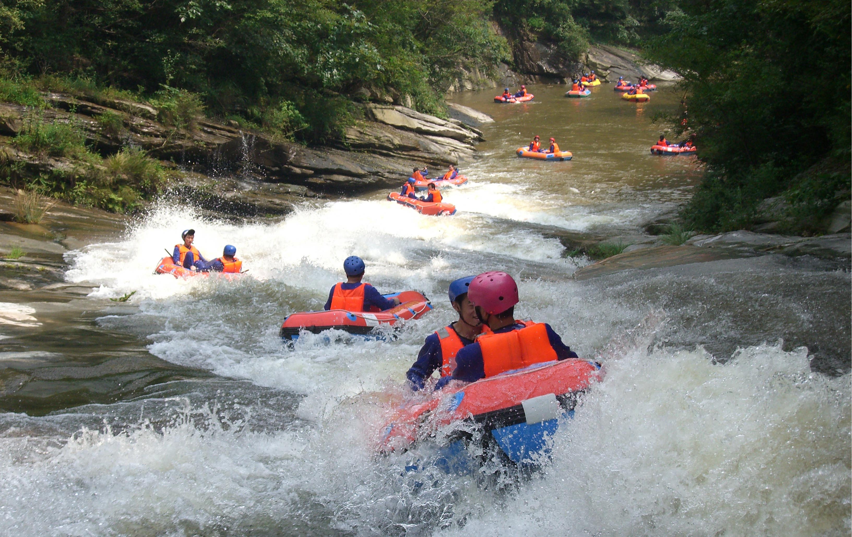 漂流网红打卡地,红安大峡谷漂流