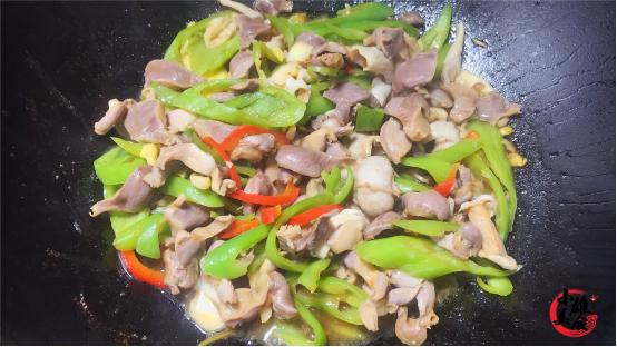 炒鸡胗先放泡菜还是鸡胗,炒鸡胗放郫县豆瓣酱吗