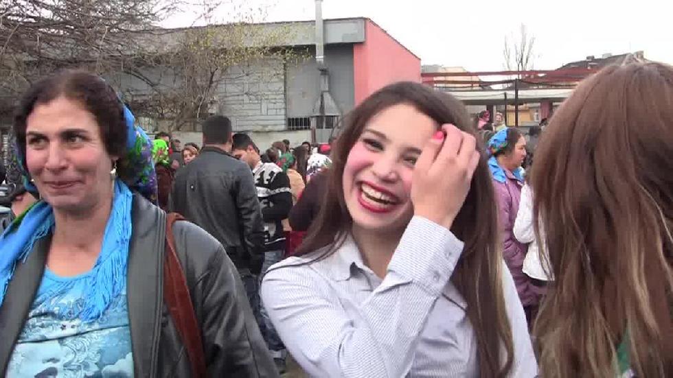 习俗丨全球唯一新娘买卖市场,丈母娘亲售女儿,价格透明亦可验身