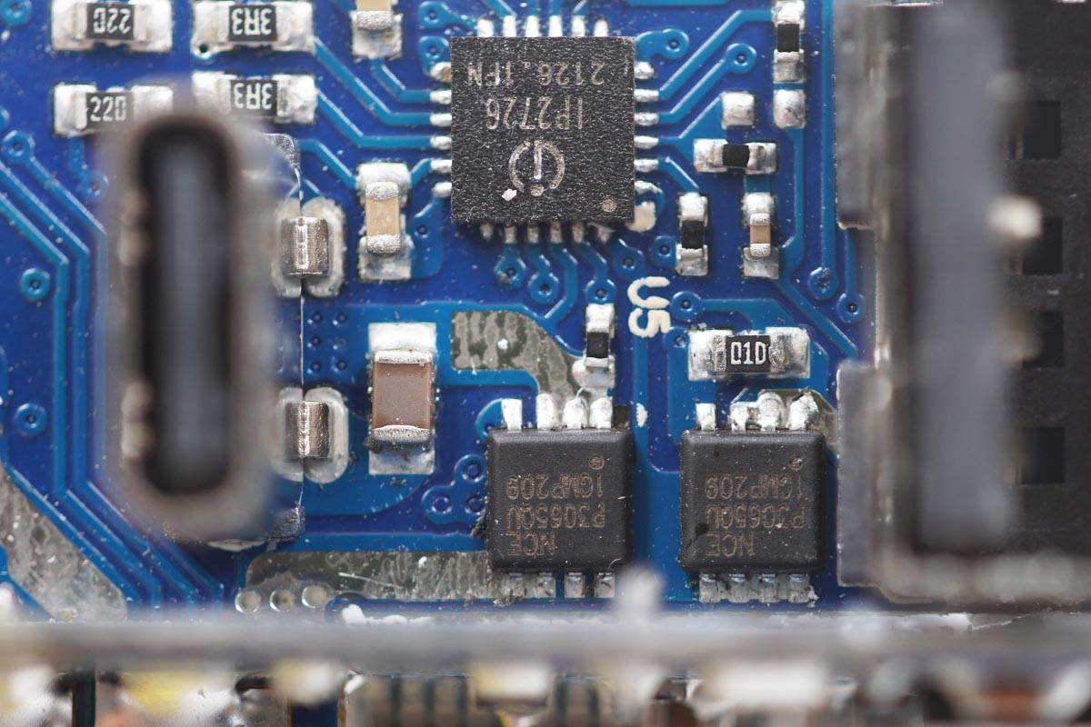 绿联45w双口快充拆解,绿联20瓦双口快充拆解