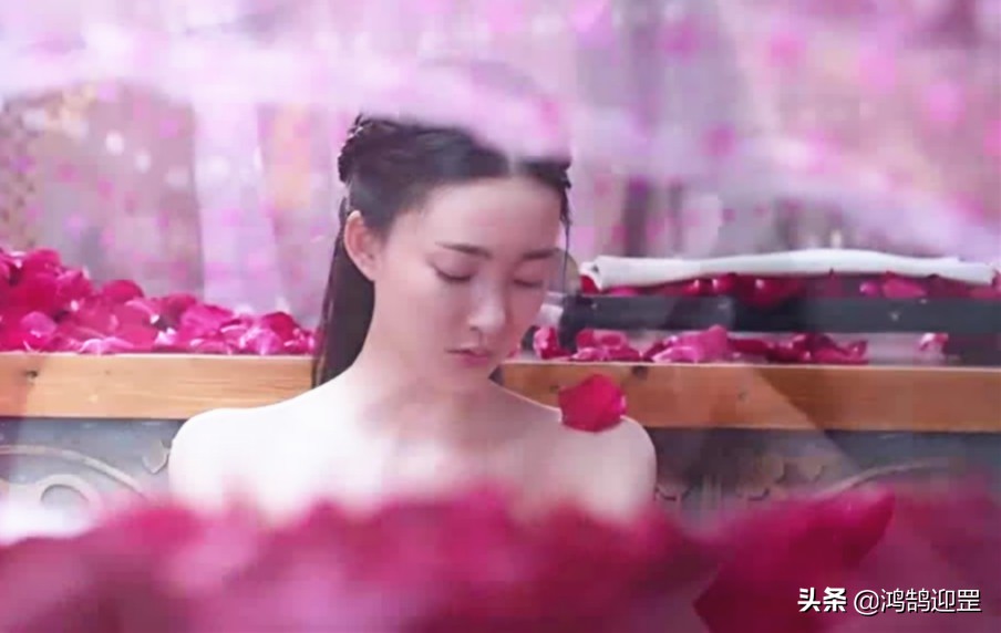 《荷塘月色》中“又如刚出浴的美人”被建议从课本删除，有无道理