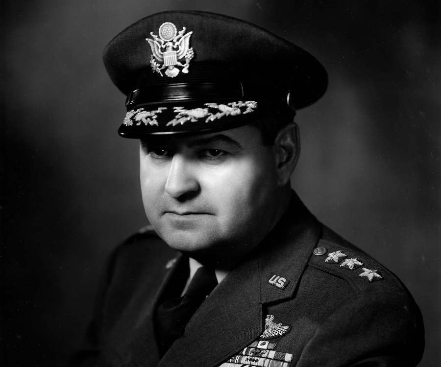 美军被逼火烧岛国，中国人圈定轰炸目标；城市被烧完，唯有它幸免