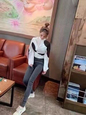 2021年流行修身牛仔裤么,2021年最流行什么款式的牛仔裤