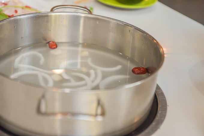 在三亚吃正宗的椰子鸡，不妨试试这两家（海南海岸行者旅行社）