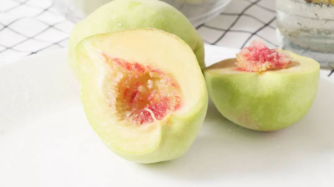 长鹰嘴的怪桃子,桃中贵族,一年只卖20天,想吃还得拼手速