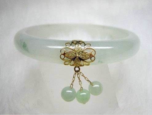 祖传玉镯被摔碎后续,玉镯裂了白金修复图片