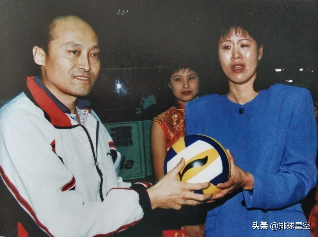 中国女排历届教练名单及辉煌历程,女排新主教练简介