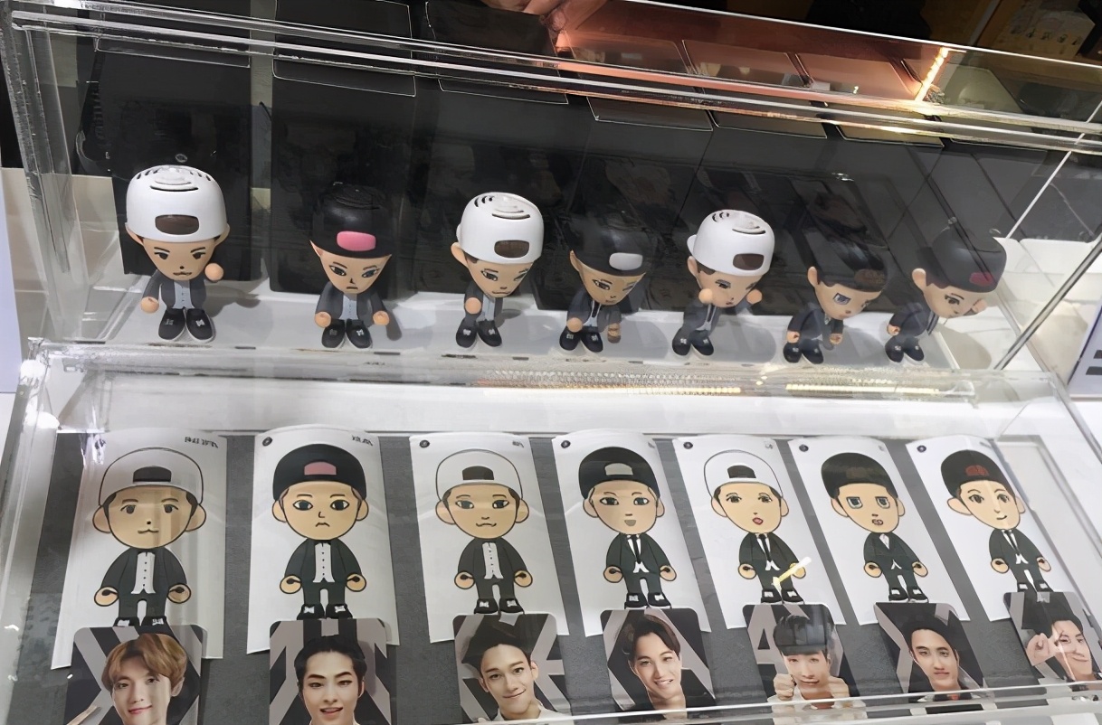 sm演唱会边伯贤和泰妍拉手,sm重新出道男艺人