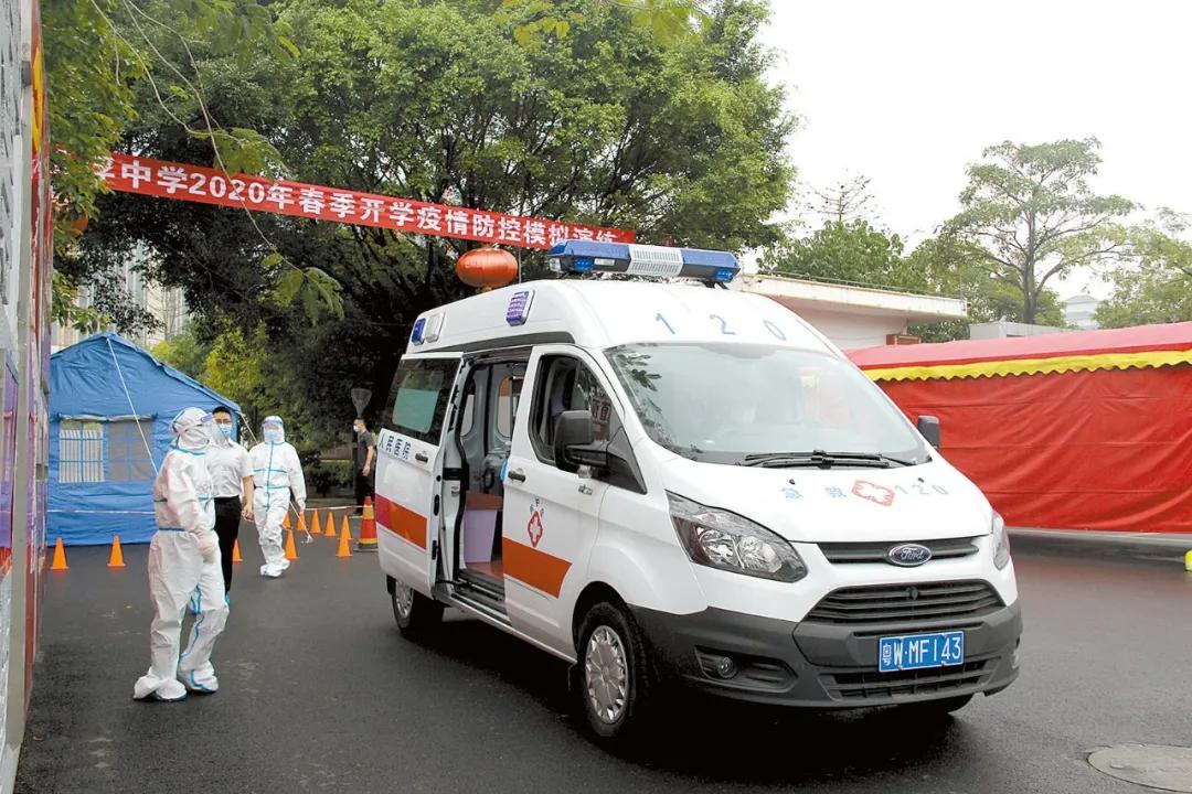 战疫时刻勇担当彰显中国力量,战疫中践初心挺身而出显担当