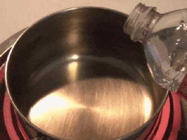 印度大爷徒手油锅炸薯条,印度大叔捕鱼完整视频