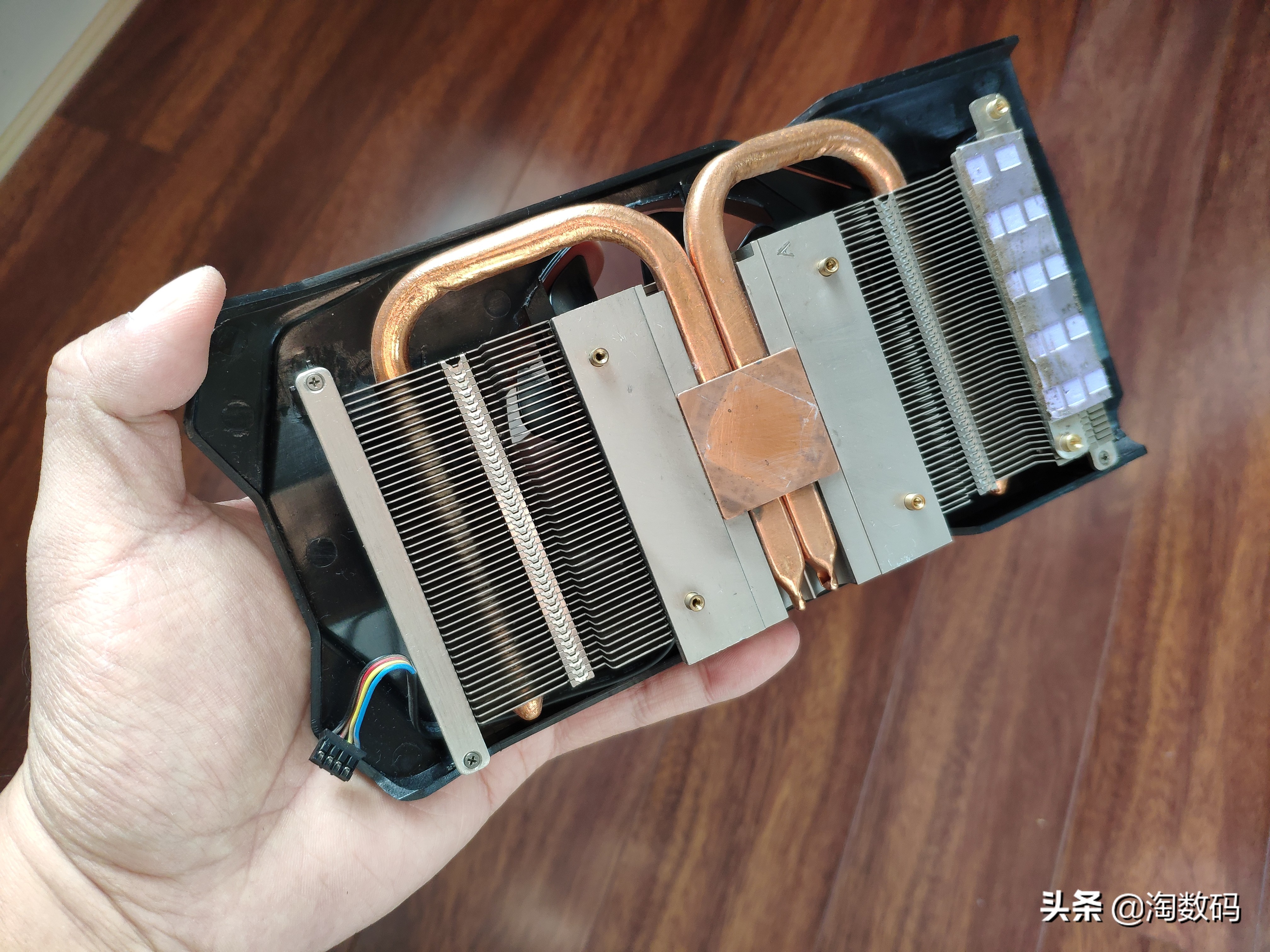 碎纸片卷进显卡风扇轴承？！WD40防锈液+小牙签完美解决咆哮风扇