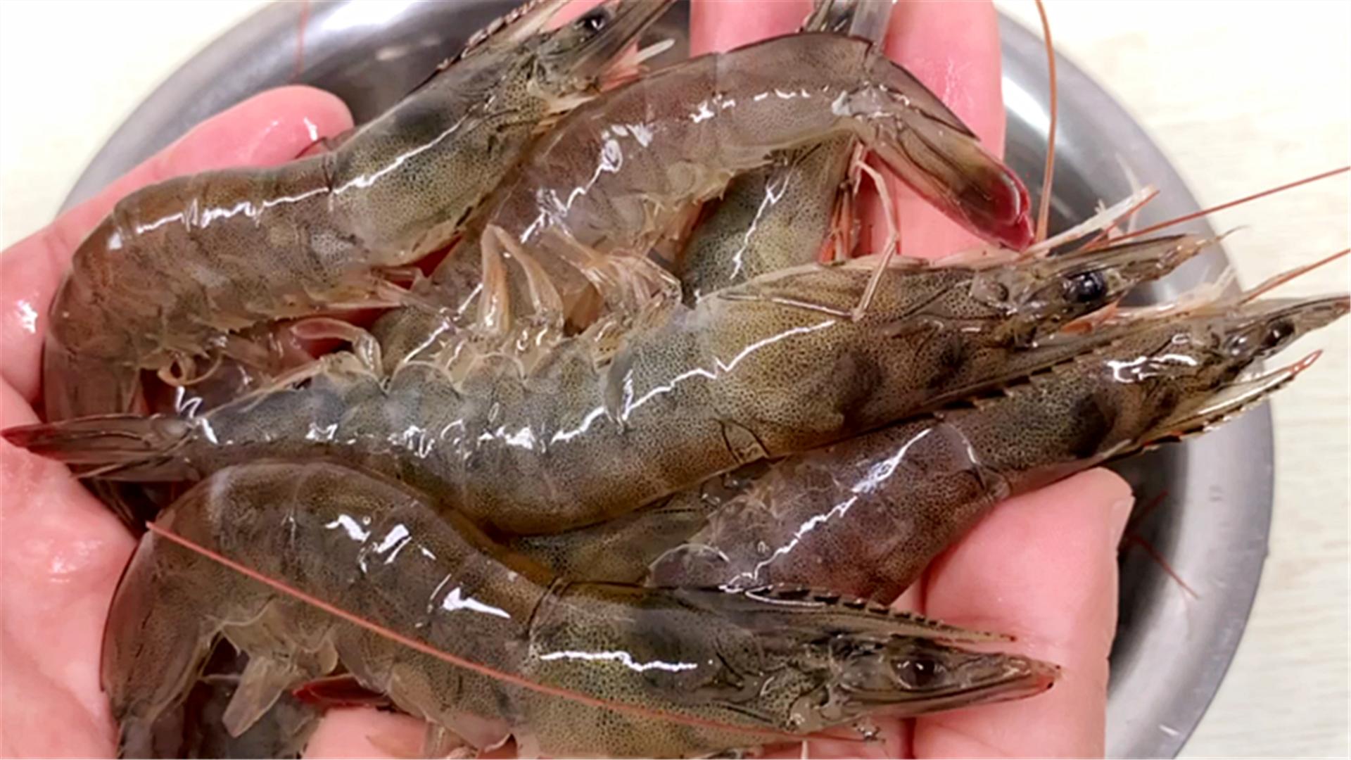 吃大虾时虾头到底能不能吃,吃虾时虾籽能吃不