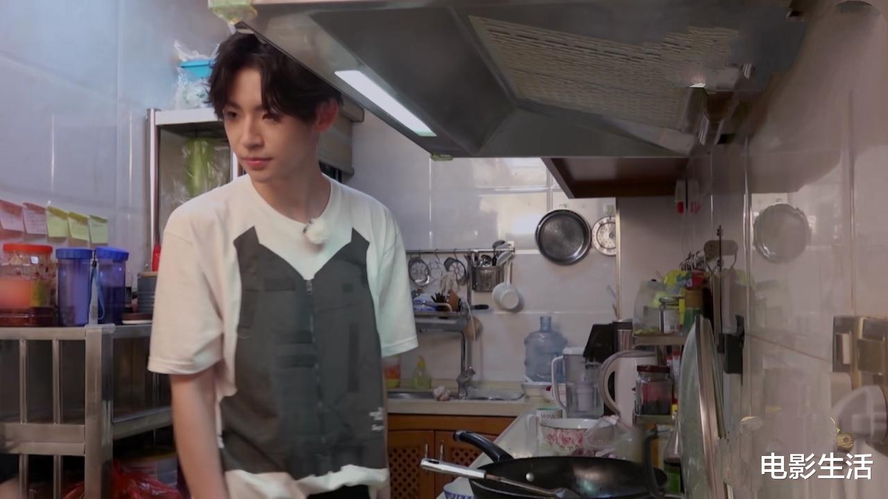 未知的餐桌小鬼钱正昊,小鬼唱周杰伦的歌