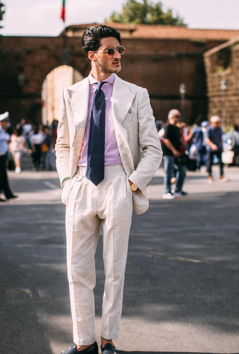 粉色和什么颜色搭配好看男,粉色搭配什么颜色好看男生