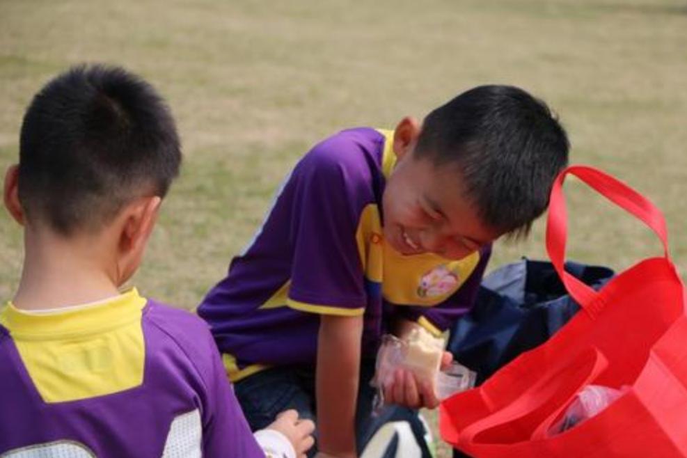 小孩子打架家长怎么处理比较好,小孩子之间打架如何正确处理